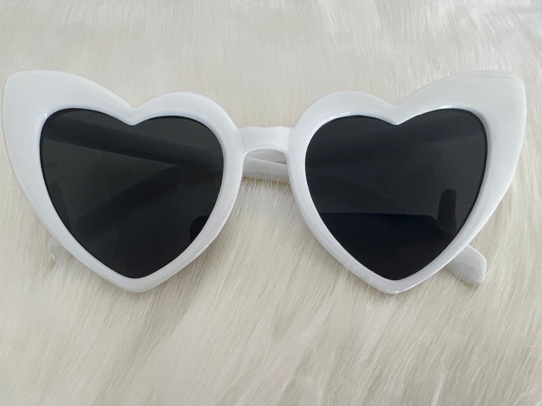 I store heart sunglasses